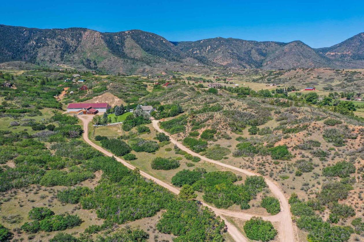 Equestrian Estate with Luxury Contemporary Home & Indoor Riding Arena - photo 30