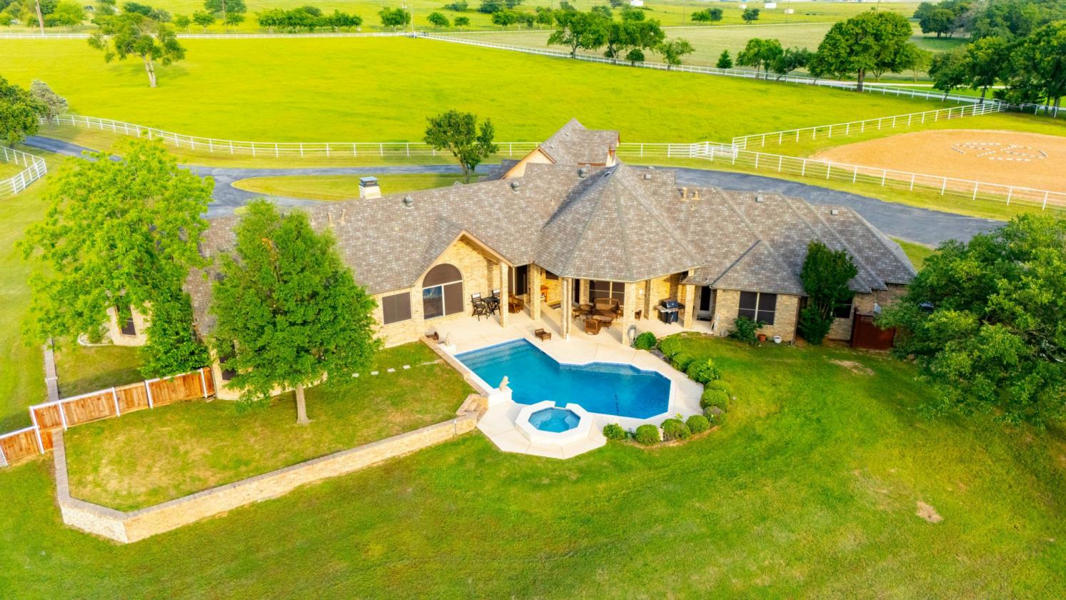 Acreage Estate with Pond and Stable - photo 5