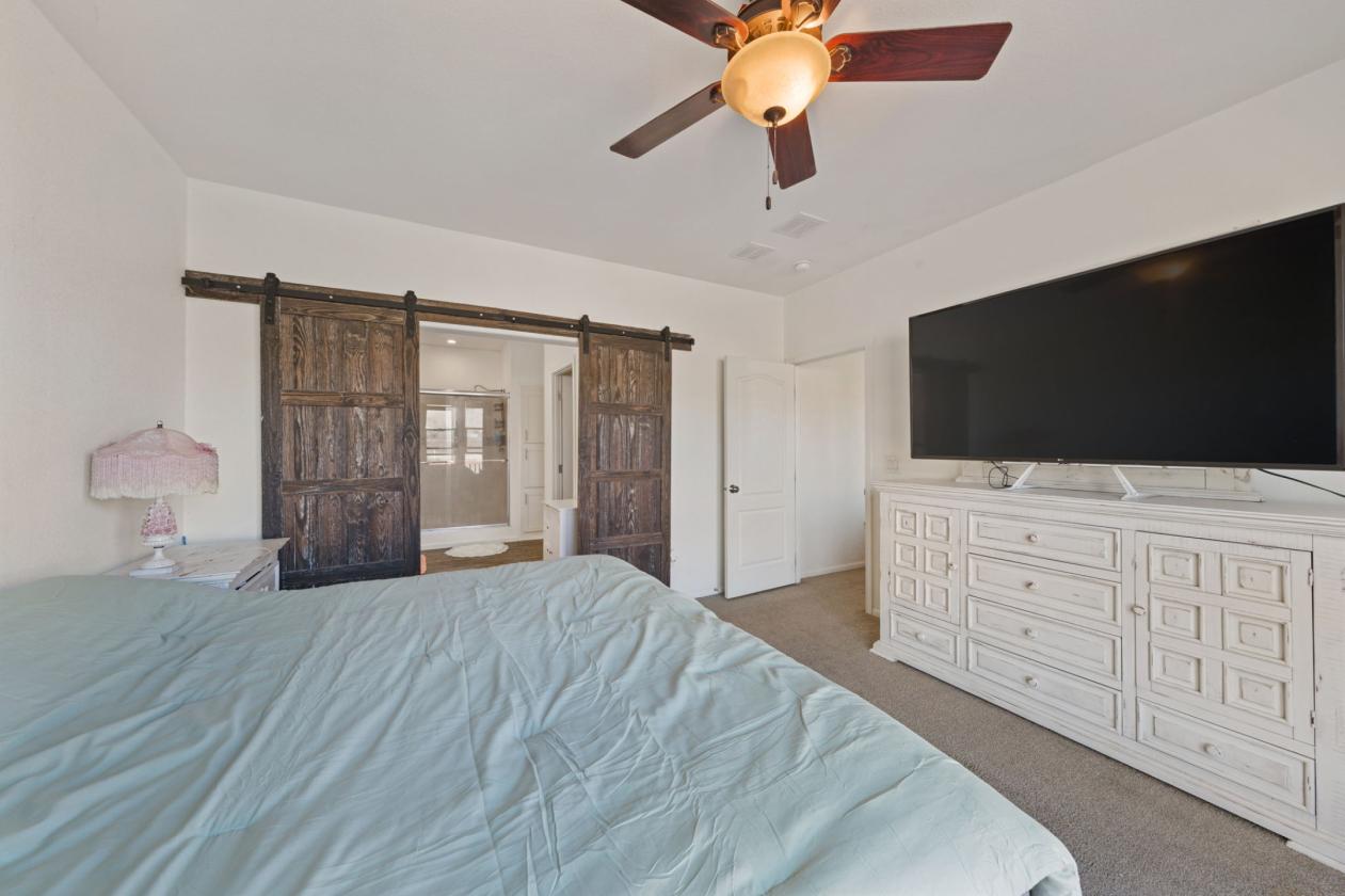 Turnkey equestrian estate w/3 homes and 360 views - photo 21
