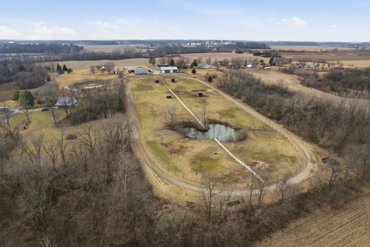 Private horse property with a modern touch! - photo 8