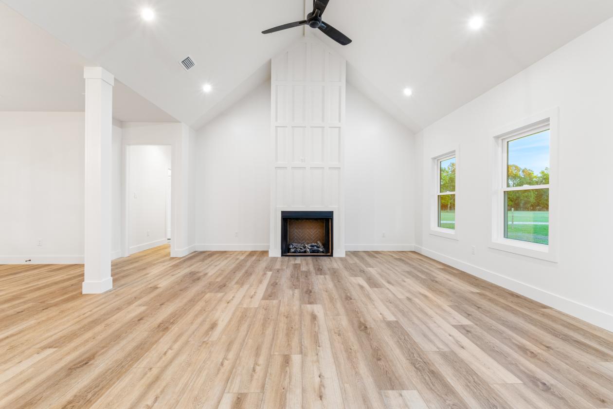 2 Acres - New Custom Home - 40X40 Barn - photo 10