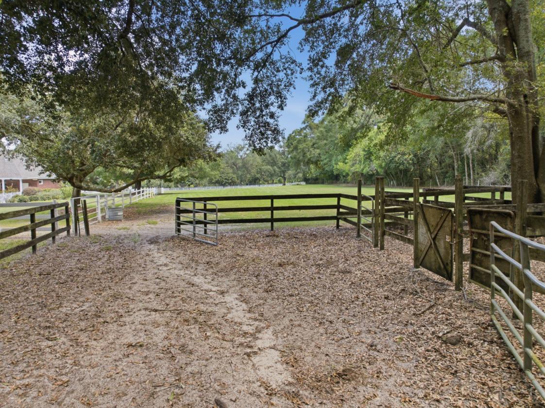 A Rare Equestrian Estate Designed for Horse & Home - photo 16