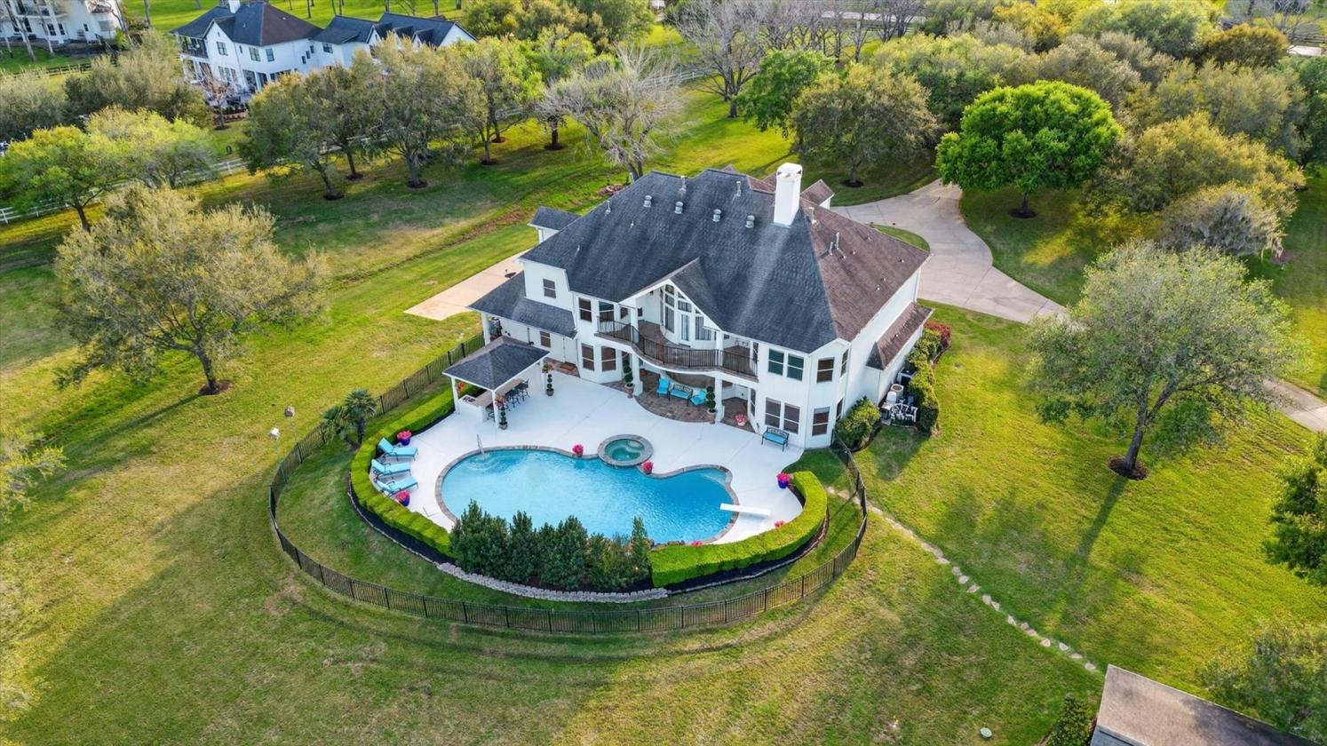 7 Acres • Barn • Pool • Guest House - photo 4
