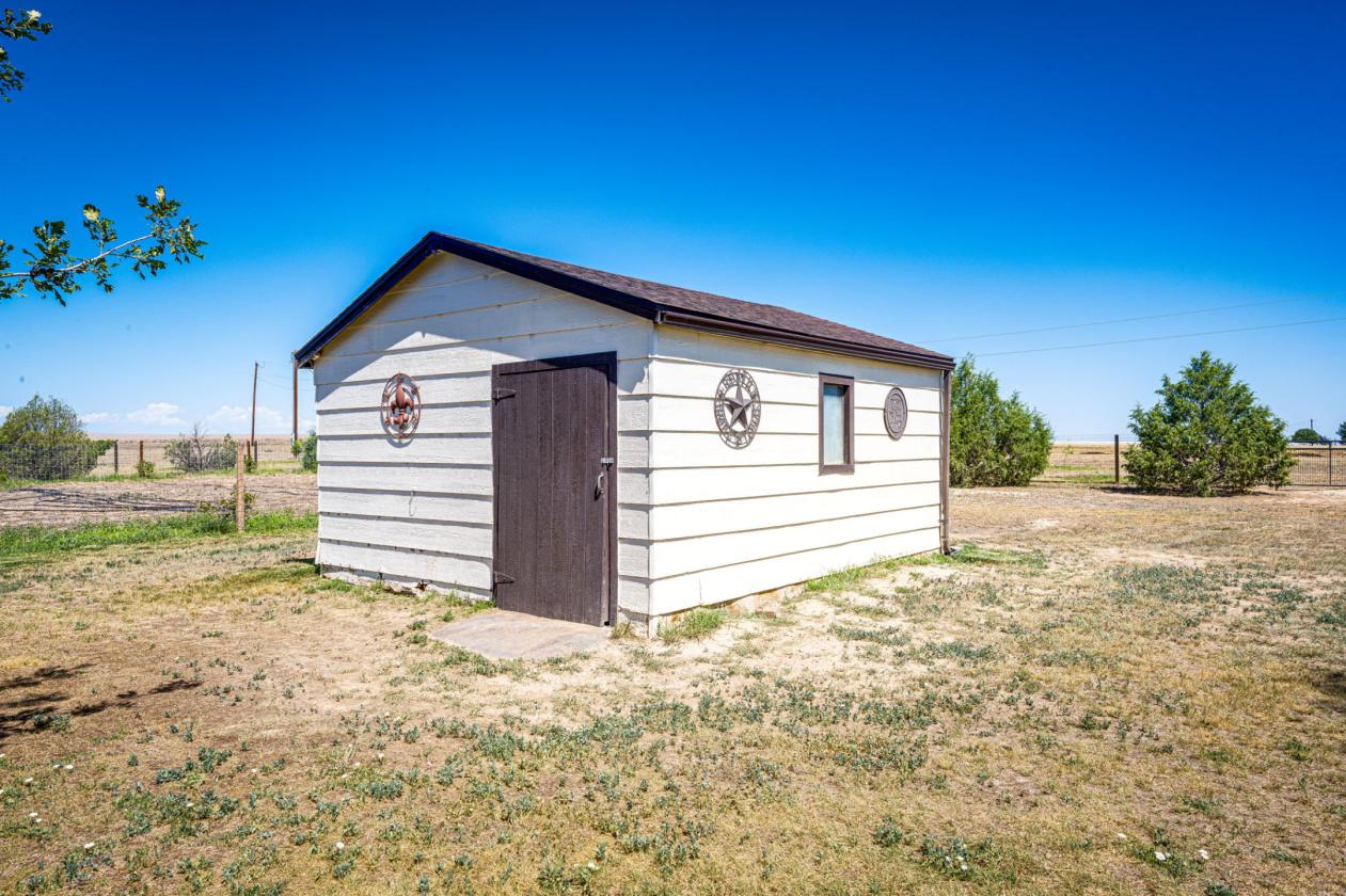 Horse Property & Multi-Generational living! - photo 3