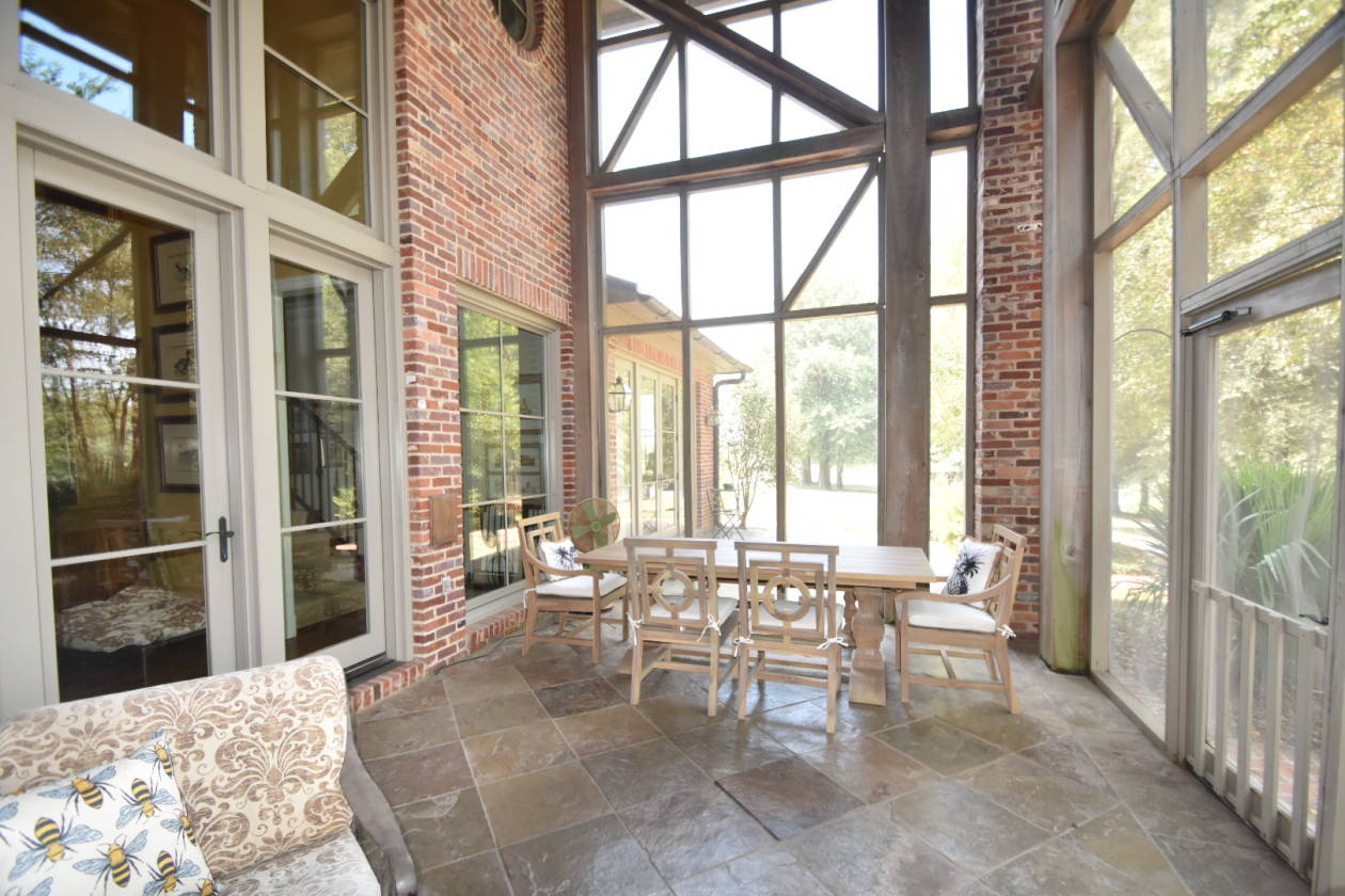 Luxury Equestrian Estate on beautiful Wolf Lake in MS Yazoo City