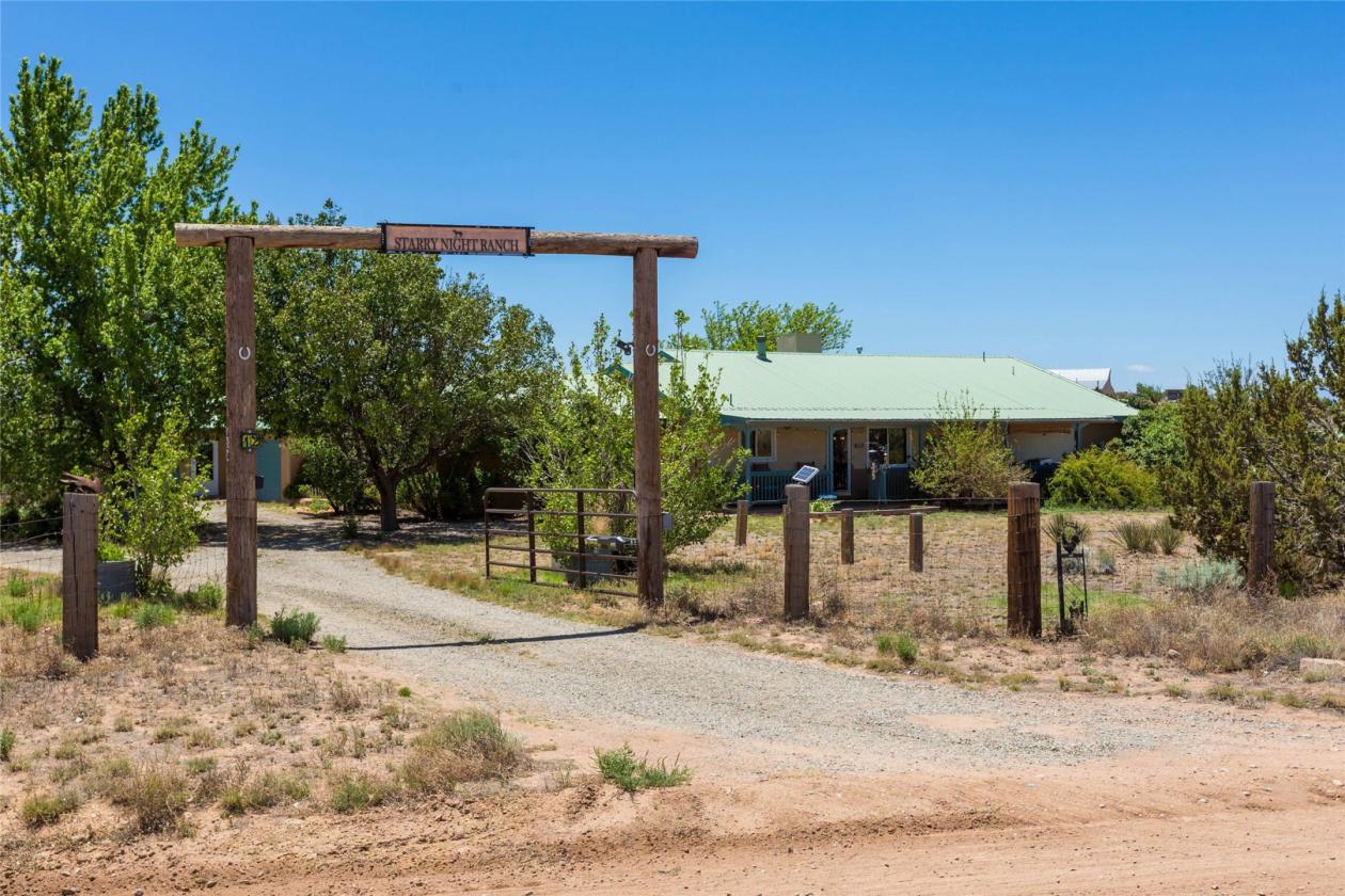 Starry Night Ranch - House/Guest House/Barn - photo 1