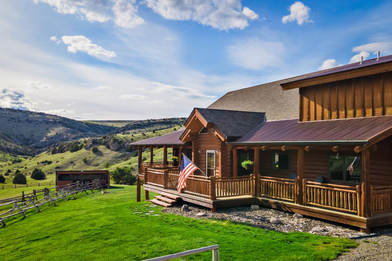 Dream log home on 20 Acres - Fenced & Ready - photo 9
