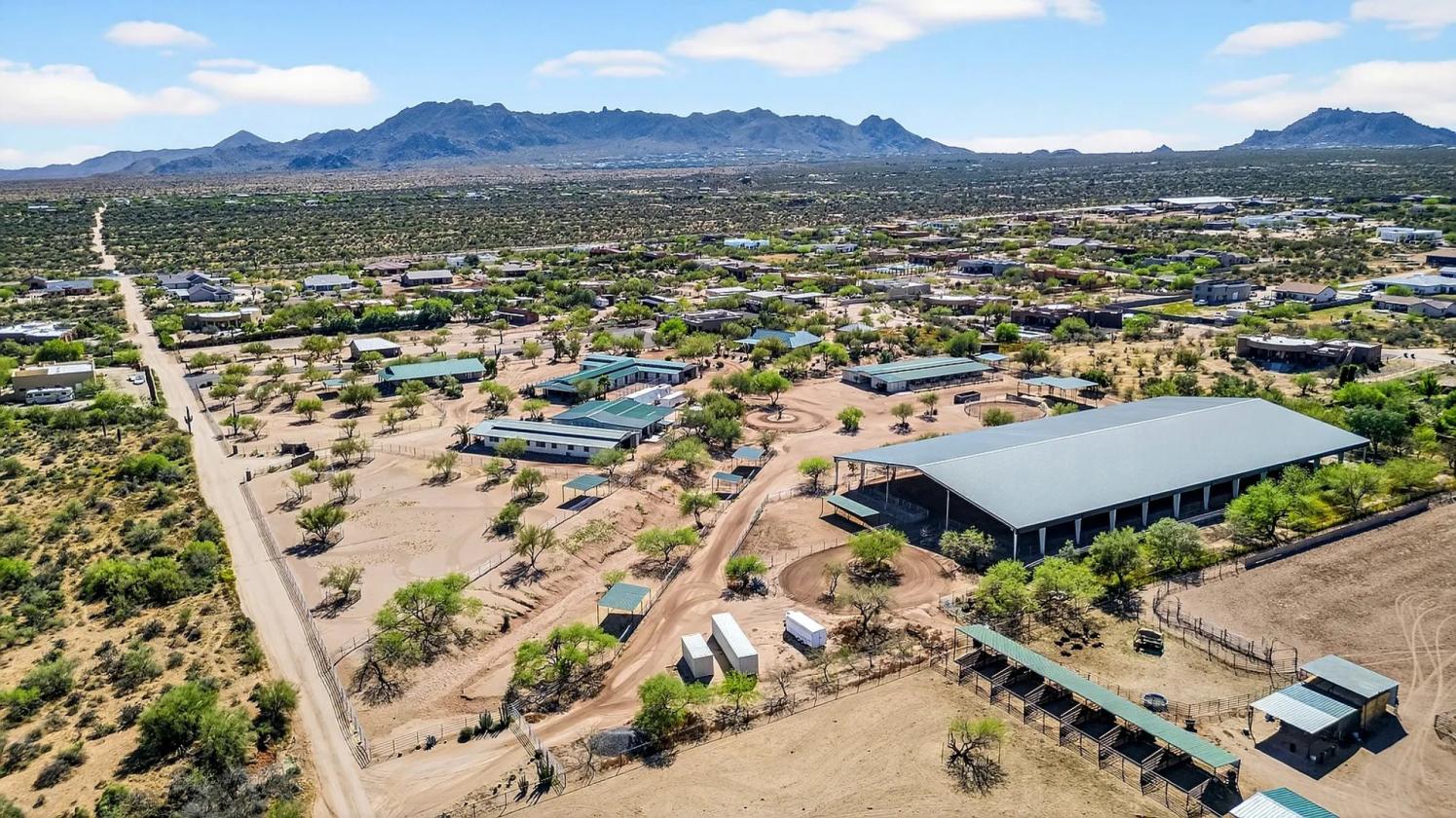 Income producing equestrian ranch on 10 acres - photo 30