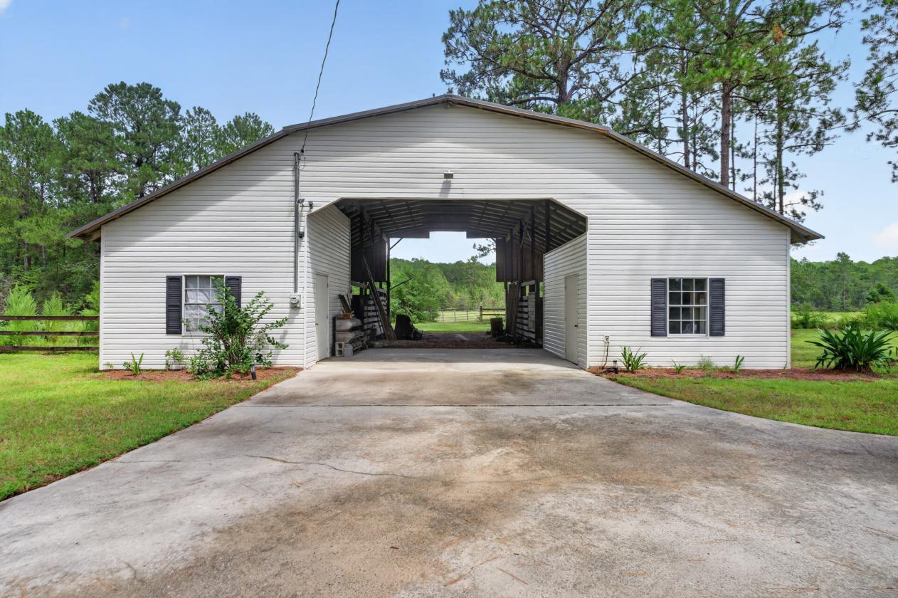 Exceptional 23.2-acre Country Property - photo 4