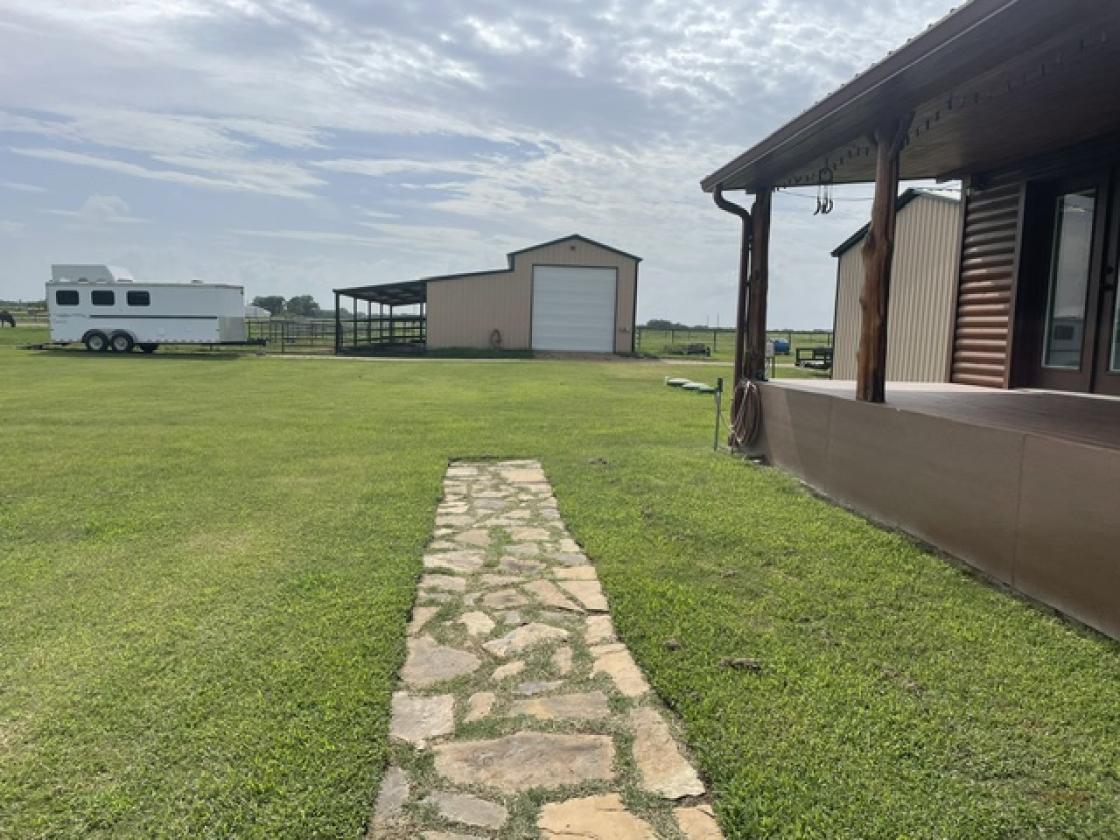 Unique Ranch. Unique Owner. Move-In Ready - photo 8