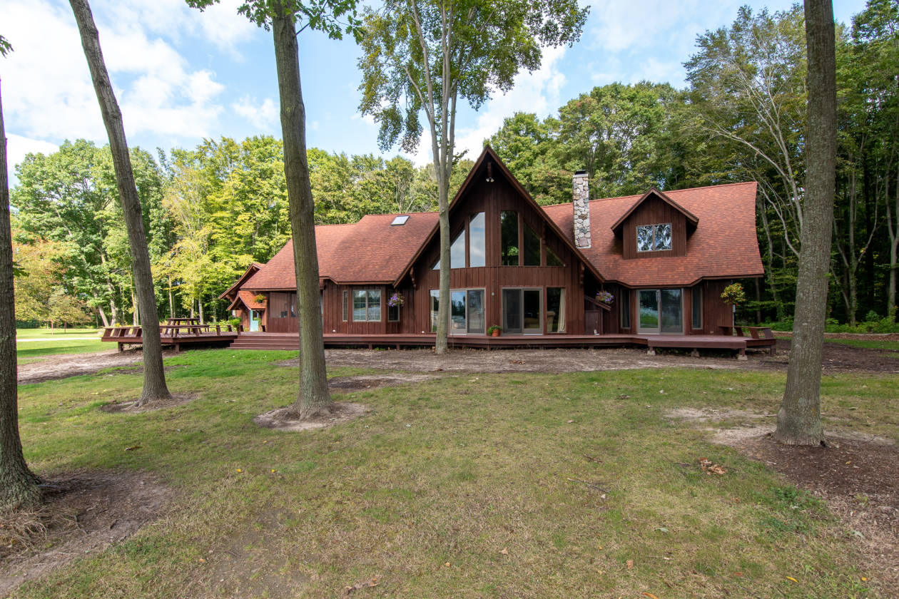 Horse farm for sale with Heated Barn, Indoor/Outdoor Arena and 5,000 sq