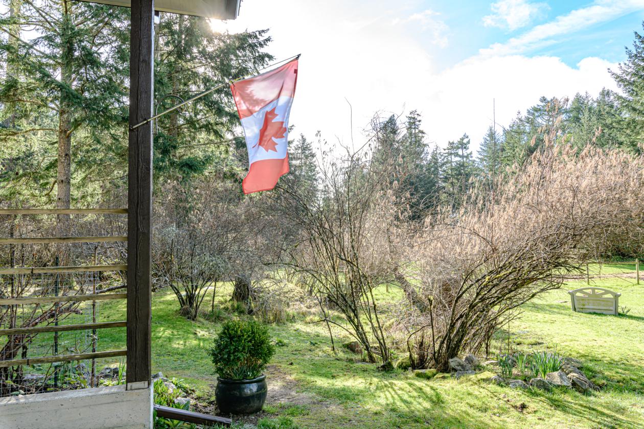 Salt Spring Island Hobby Farm Perfect for Horses!! - photo 28