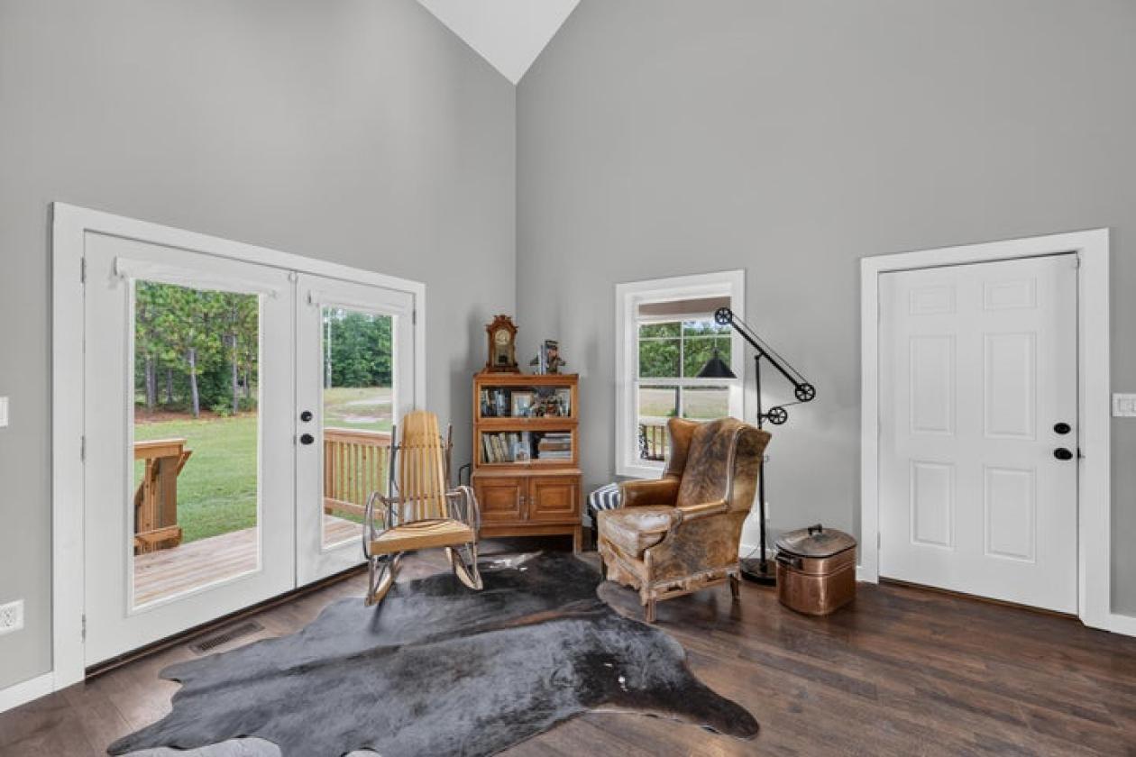 Custom Cottage on 10 Acres in Horse Country - photo 11