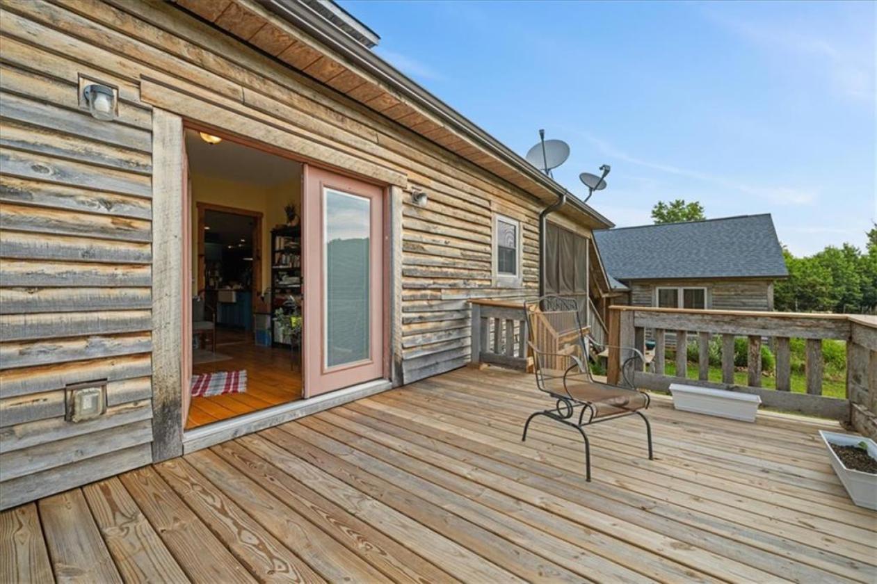 Farmhouse with Southern Hospitality & Open Pastures - photo 14