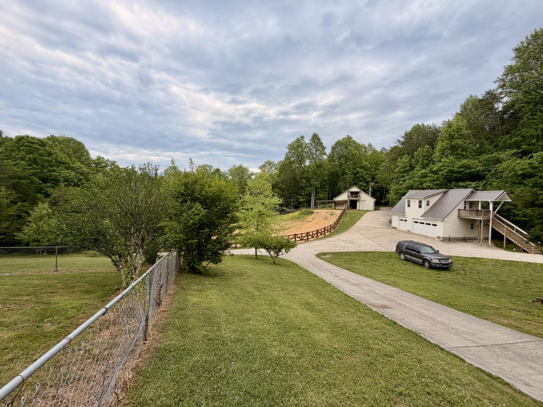Custom Home On 271.28 Acres - photo 30