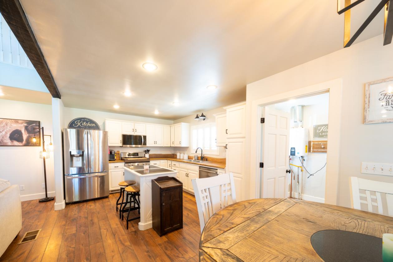 5 Acre Farmhouse in Beautiful Williamson Valley - photo 15