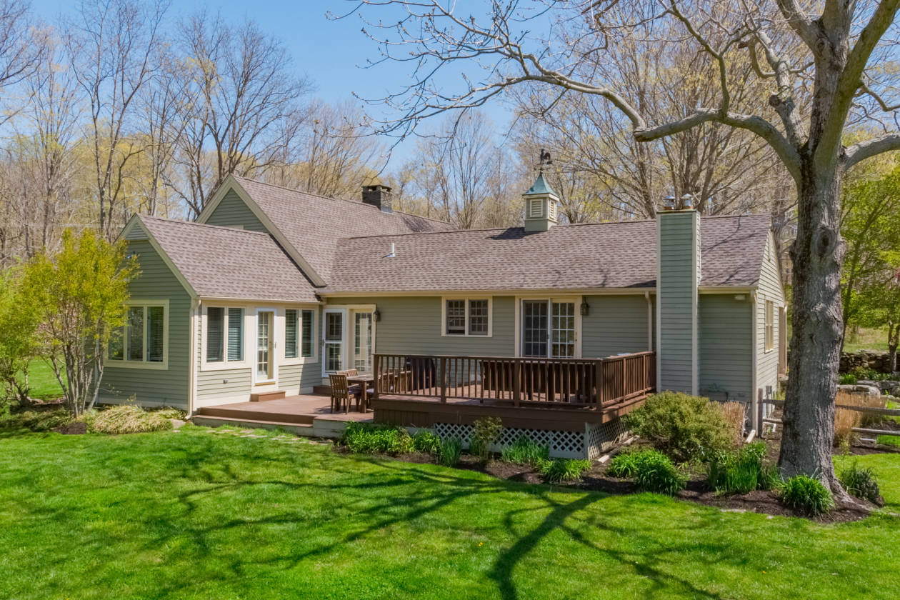 Beautiful horse property 4 stall barn ring and... Killingworth