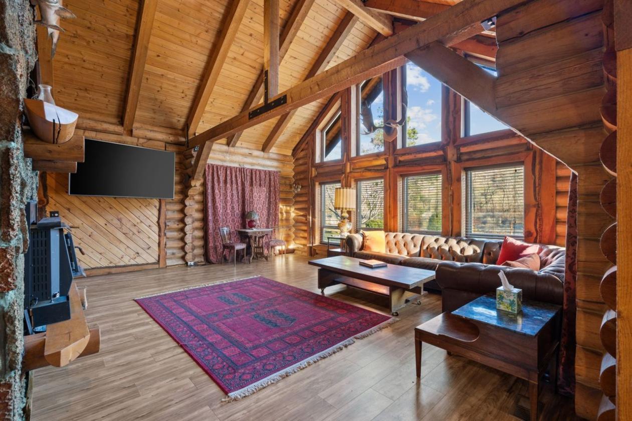Horse property w/beautiful Log home - photo 7