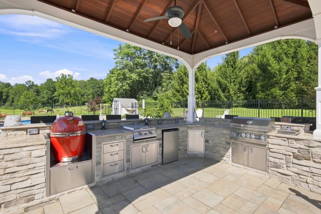 Equestrian Haven: Pool, Barns, Paddocks & More - photo 25