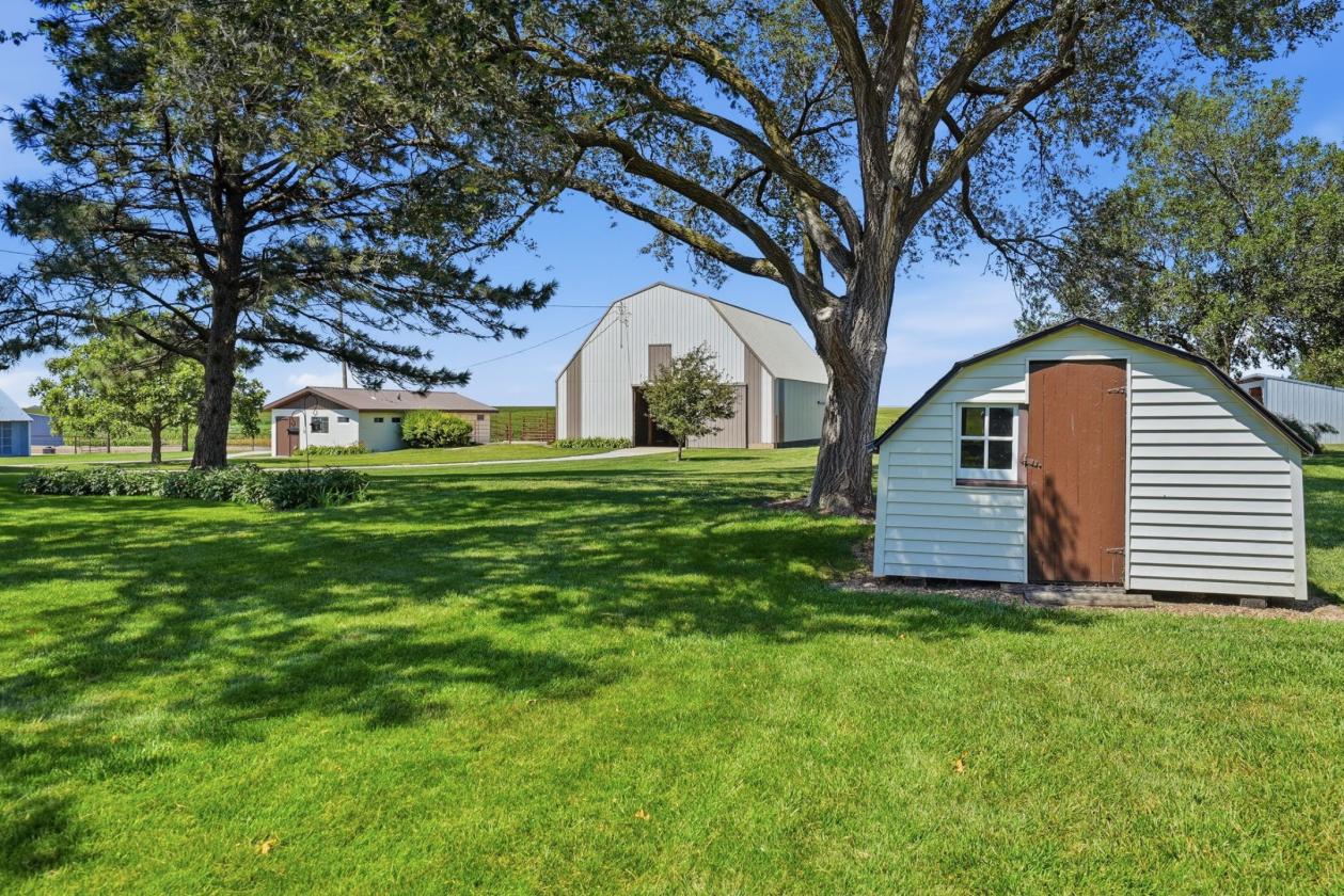 Meticulously Well Maintained Acreage! - photo 23