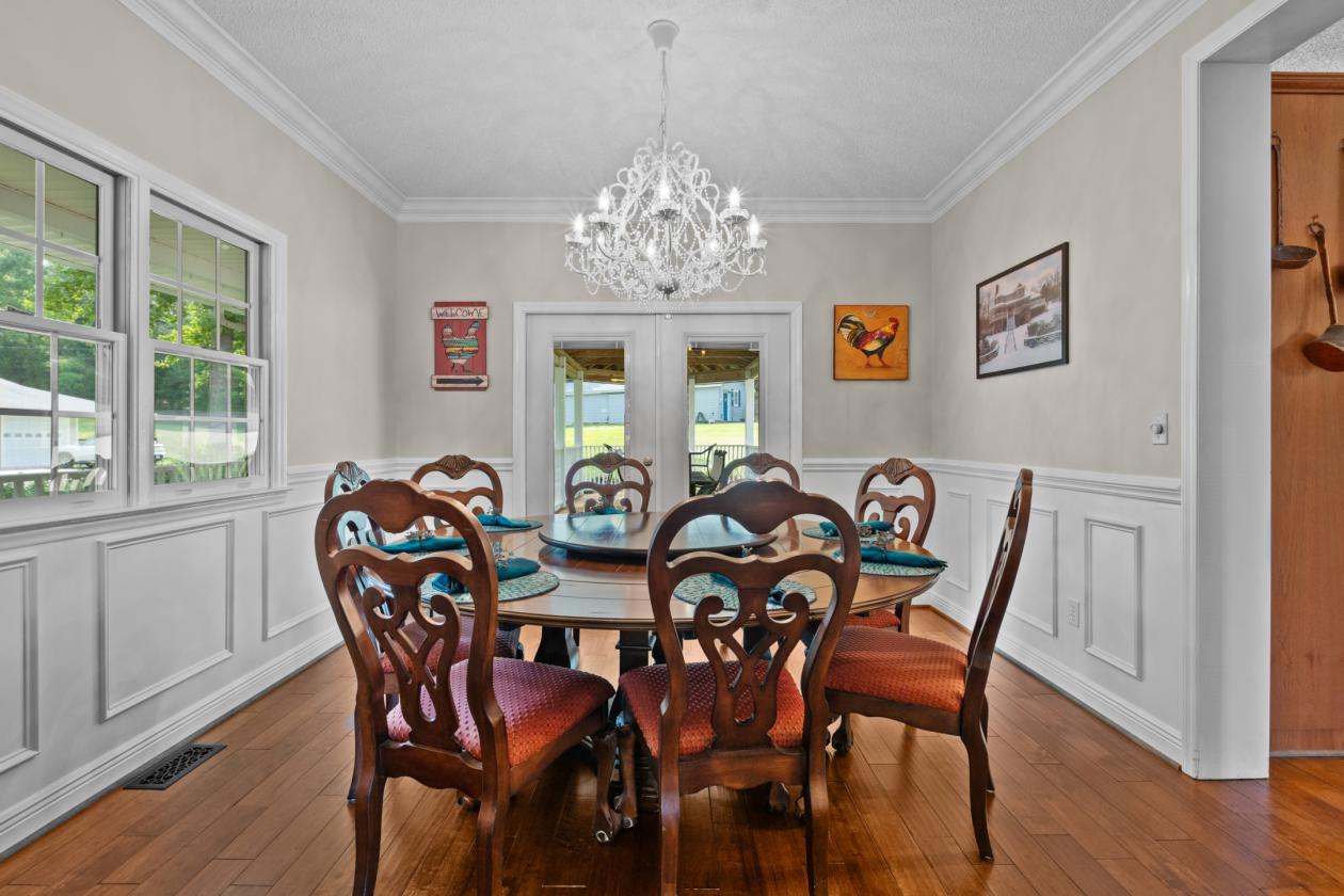Lakefront Equestrian Estate on 8 Acres - photo 16
