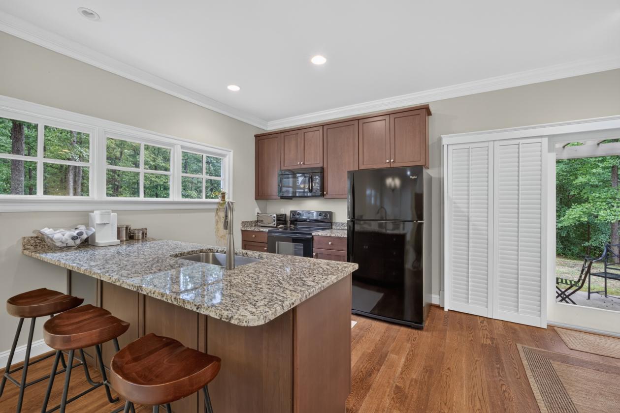 LOOKING for a 36 Equestrian Estate w/ guest house? - photo 13
