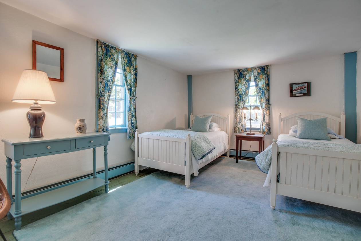 New England horse farm , barn and 20+ acres Princeton, Worcester