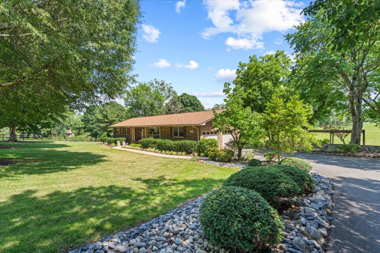 Equestrian Retreat with Pastures and Sunset Views - photo 19