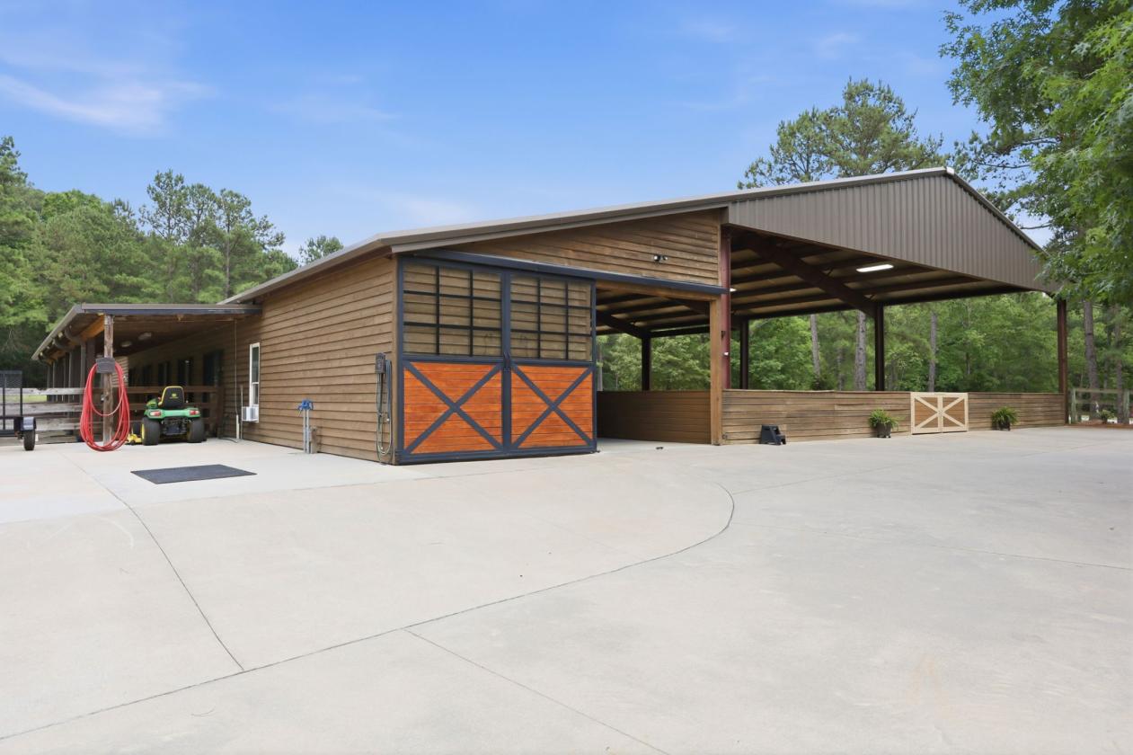Luxury Equestrian Estate with Covered Arena - photo 4