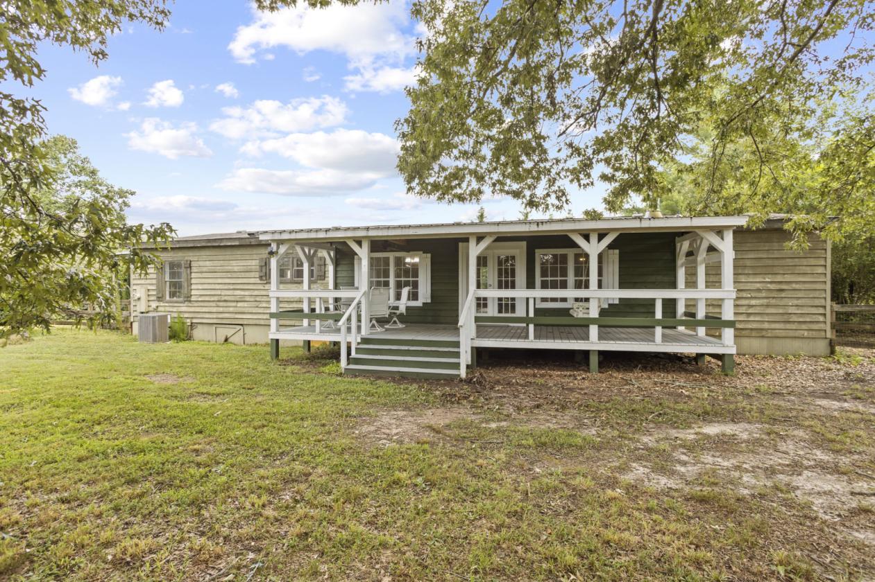 25-acre farm with 10 stalls and riding arena - photo 18