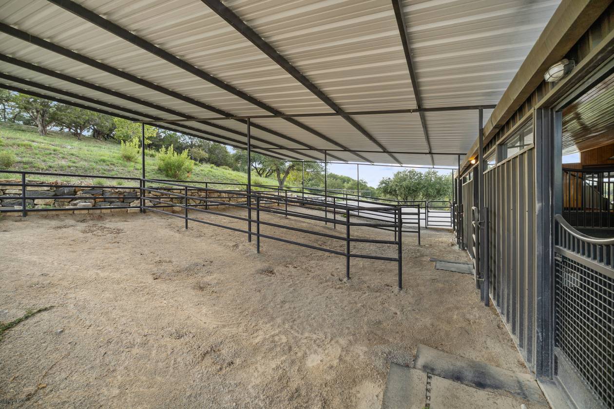 Luxury Texas Hill Country Equestrian Estate - photo 10