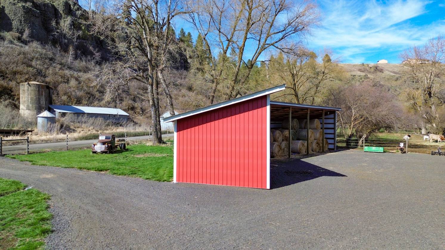 Beautiful homestead on 28 acres - photo 19