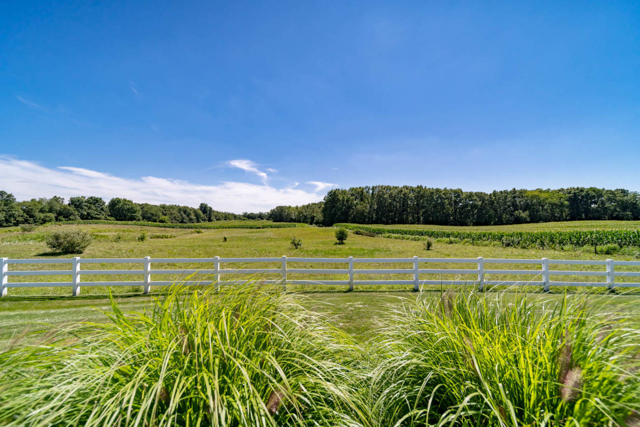 65+/ ACRESFARMHORSESHUNTINGTHIS PLACE HAS IT ALL! Vandalia, Cass County, Michigan