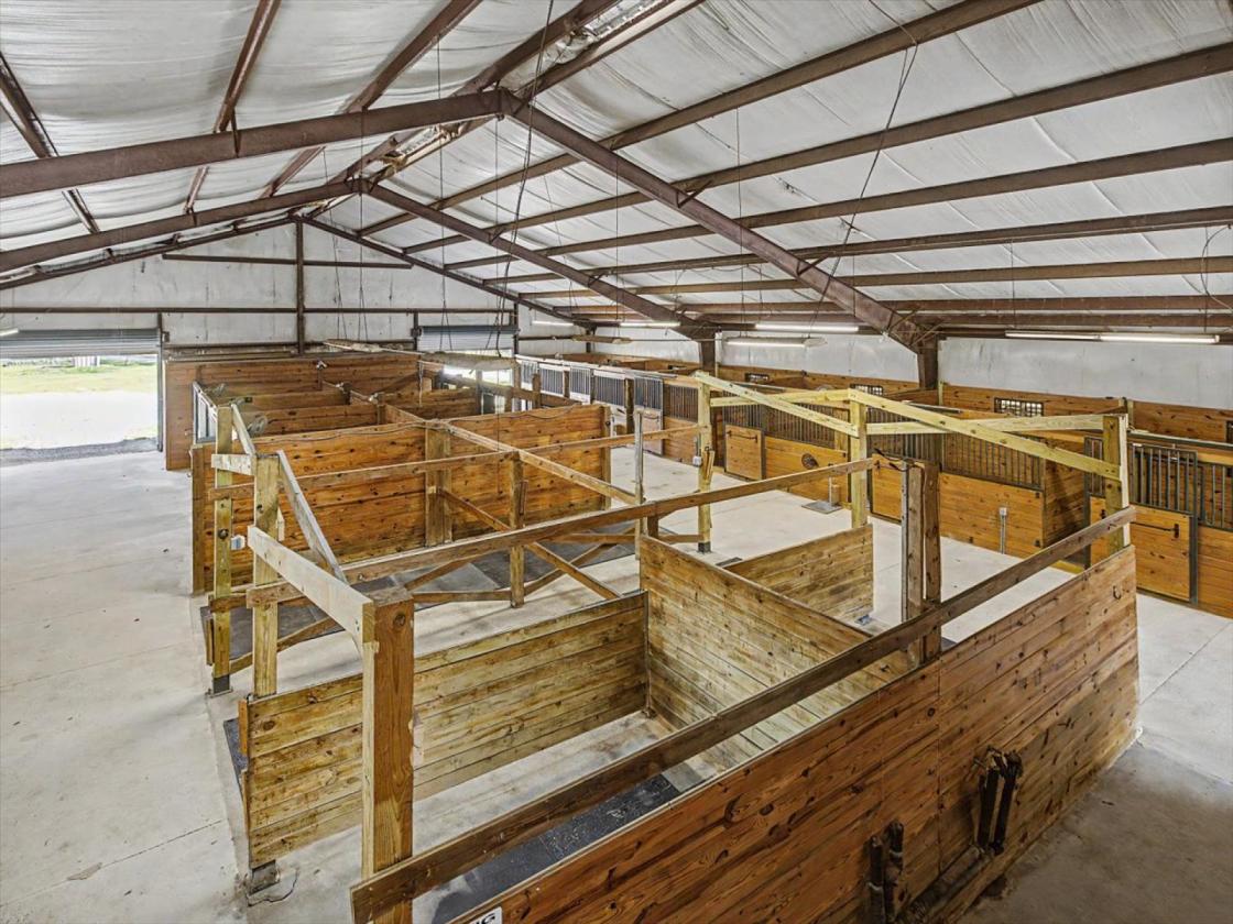 Exceptional Turnkey Equestrian Farm - photo 20