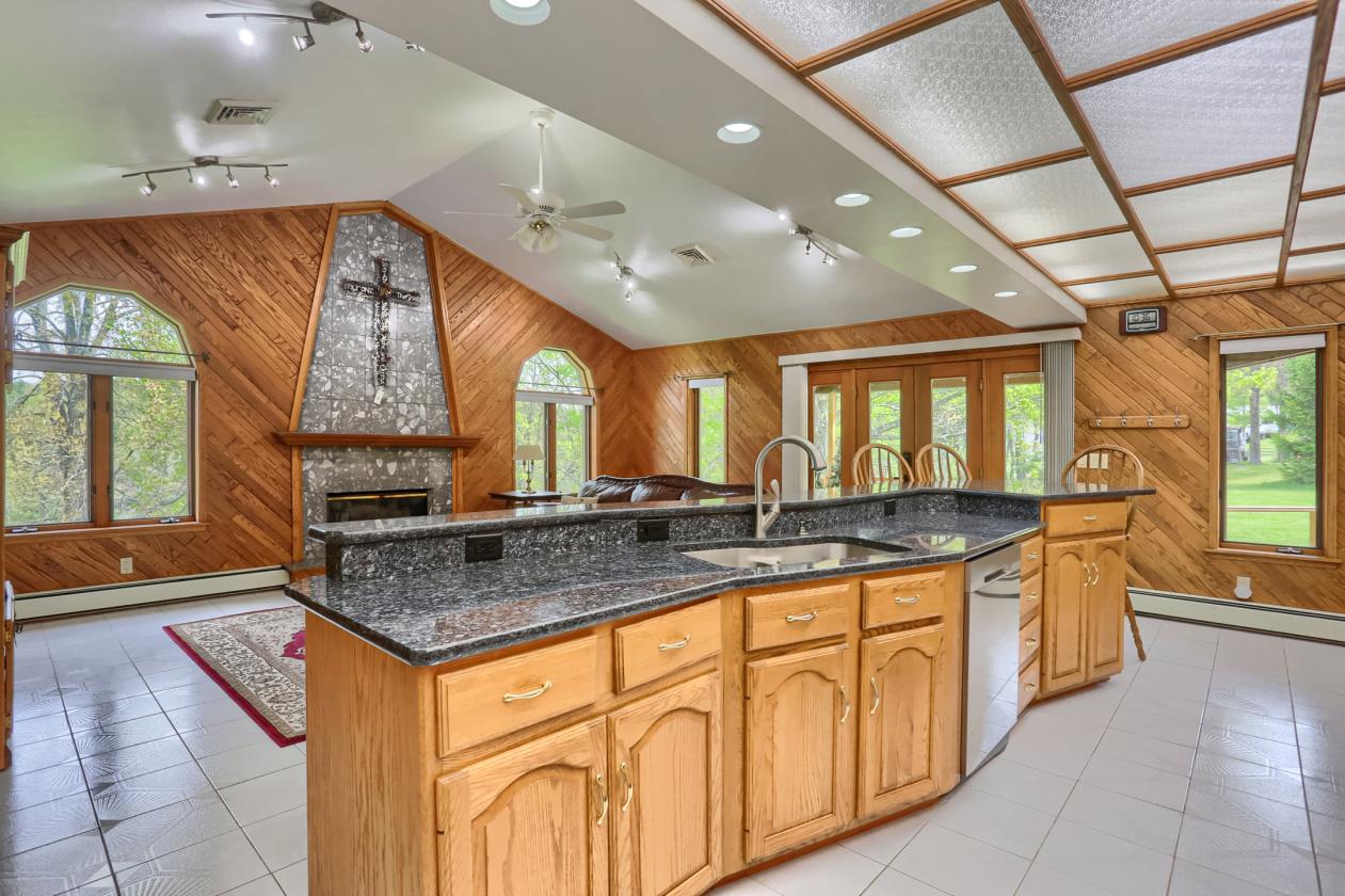 Custom home with endless opportunities! - photo 8