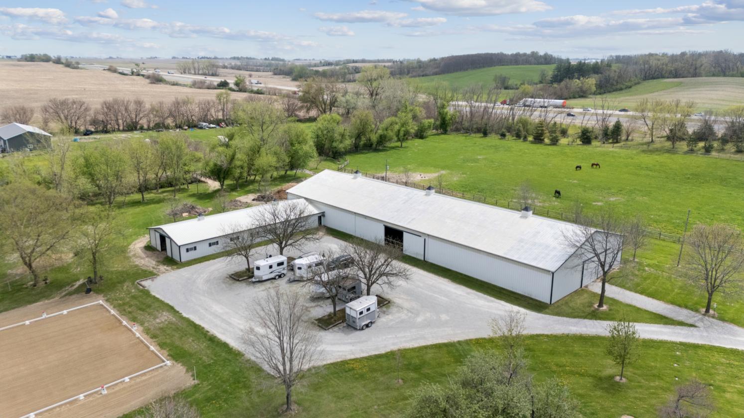 Beautiful Horse Farm with Indoor and Outdoor arena - photo 2