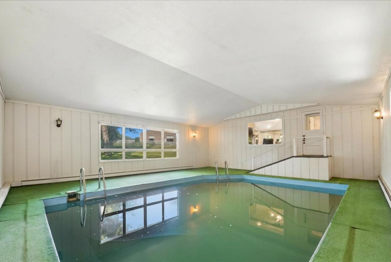 Equestrian Dream property- 10 acres, Indoor arena - photo 20