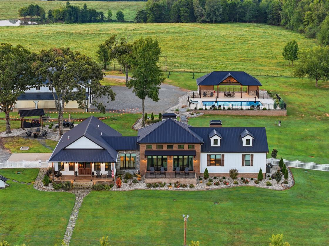 Luxury Horse Estate | Pool, Barn, Shop +28-71 Ac - photo 4
