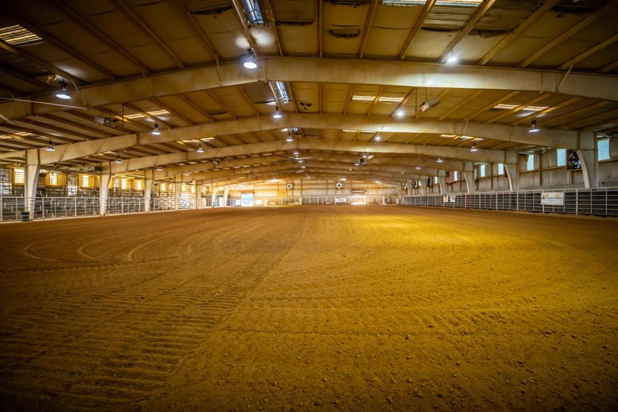 Elite Western Arena & Event Center - photo 7