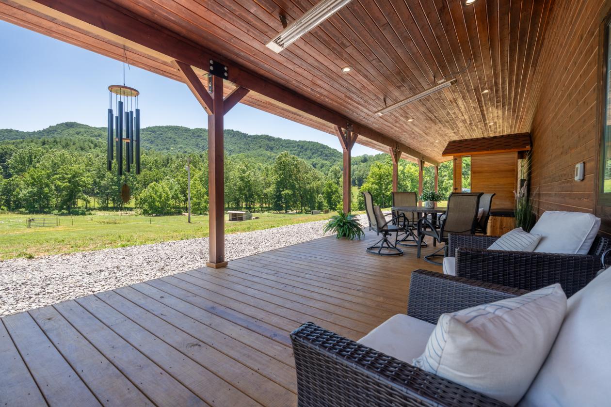 Timber-Frame Estate With Mountain Views - photo 10