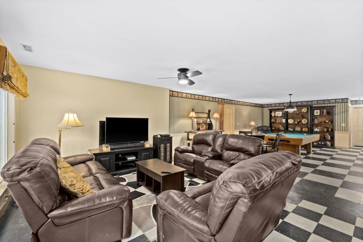 EKG Stables: 36-Acre Turnkey Equestrian Paradise - photo 24