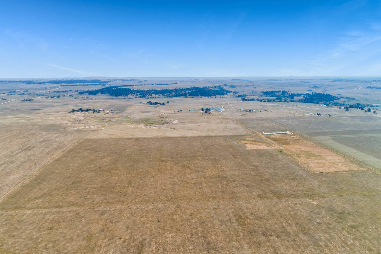 Luxury equestrian estate with a big arena & 200 acres... Elizabeth