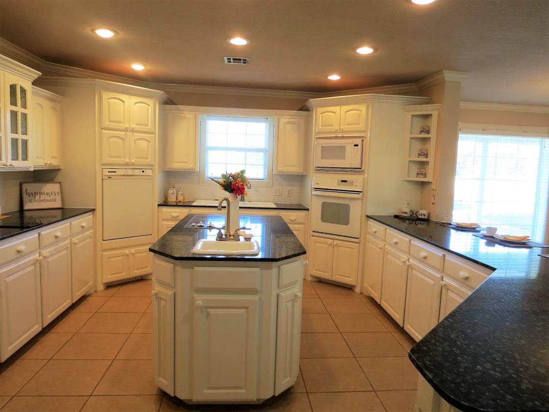 6 .86 Acres & Large, Remodeled Home McAlester, Pittsburg County