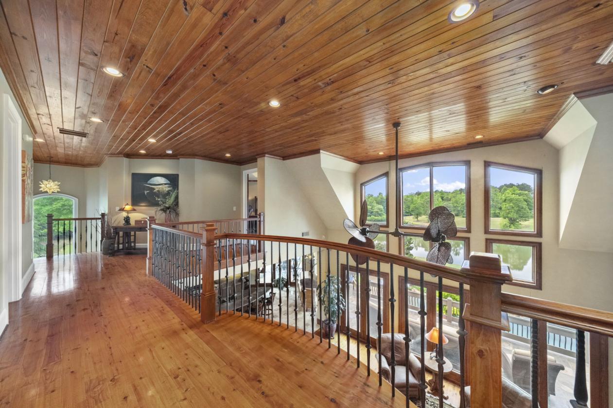 Luxury Estate on 2022 Acres with Helicopter Hangar - photo 17