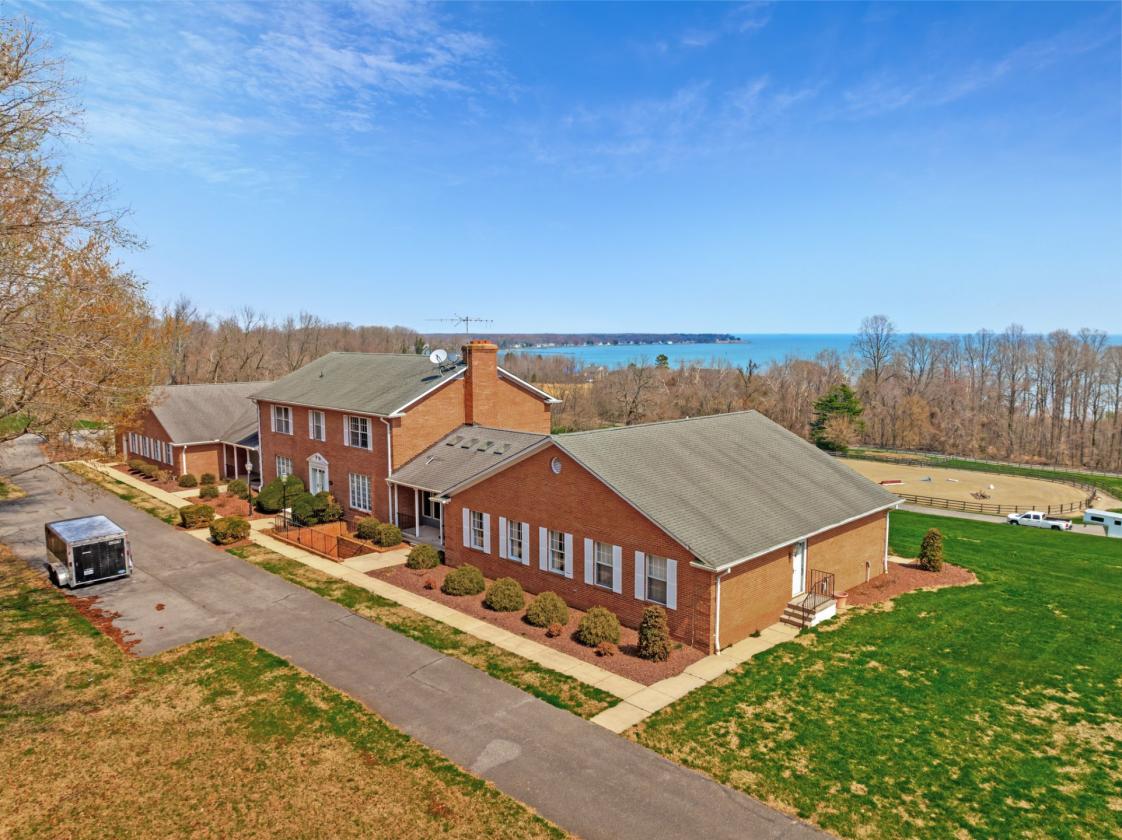 Custom-Crafted Equestrian Estate on 13 Acres - photo 8