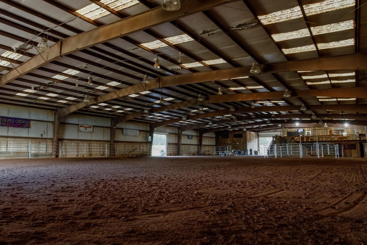 Heated Indoor 67 Acre Horse Training Facility - photo 11