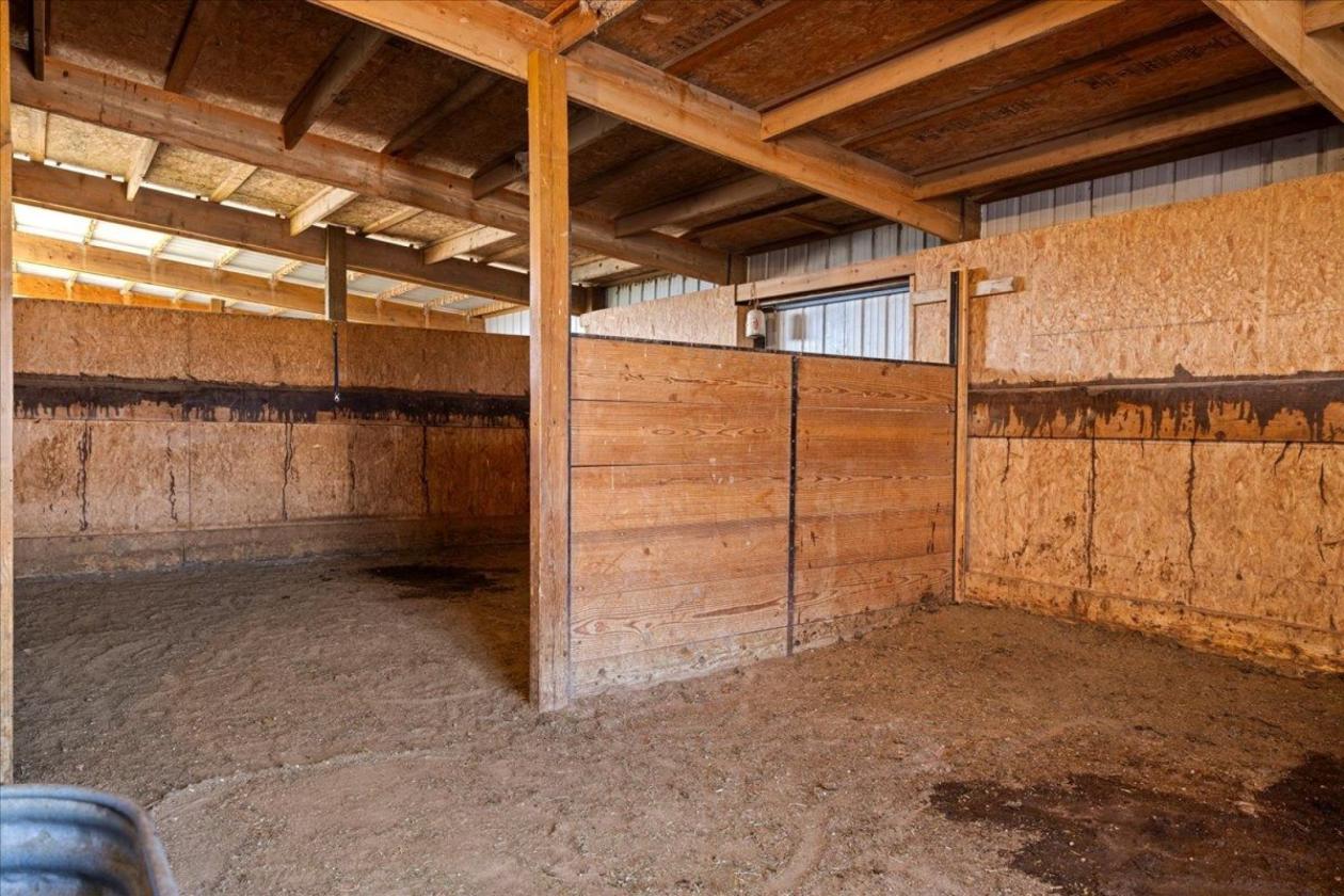 Meticulously-Maintained Horse Property - photo 21