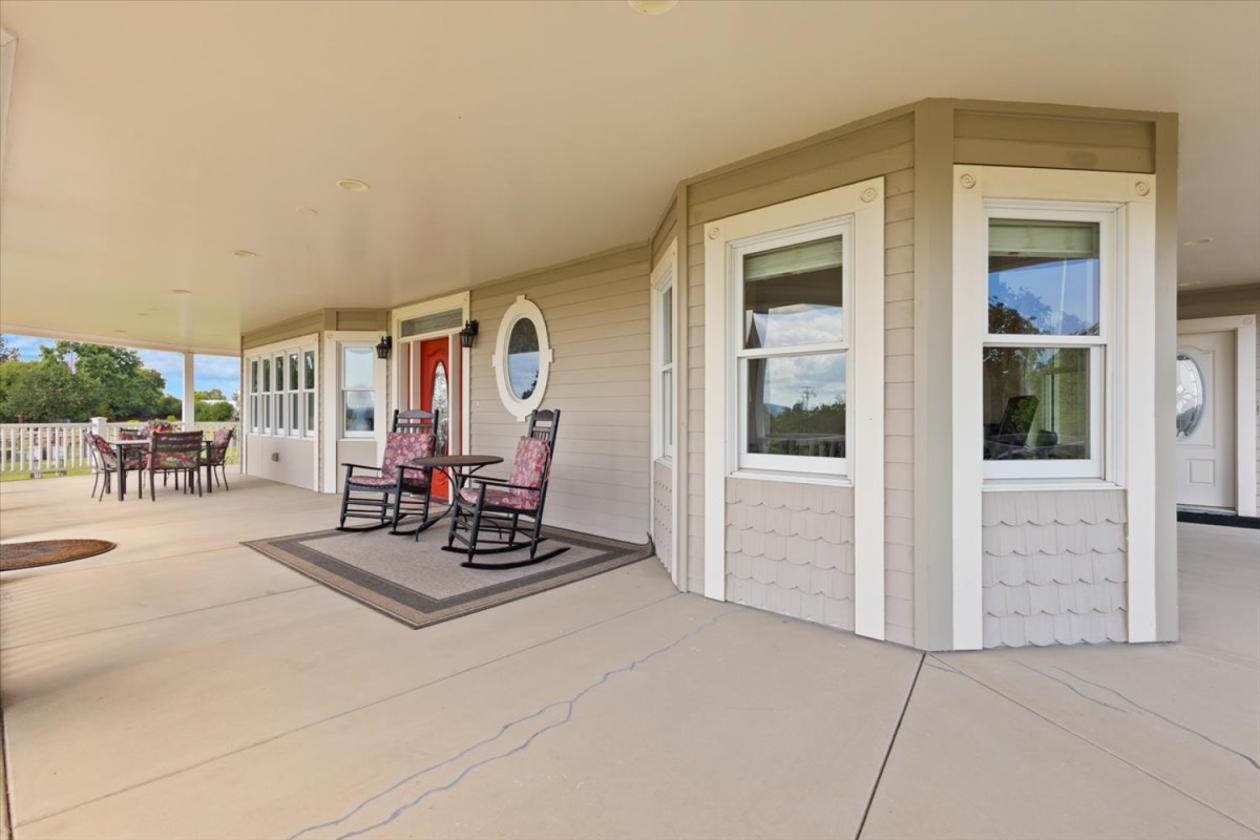 Modern Victorian Inspired Farmhouse on 2.74 acres! - photo 10
