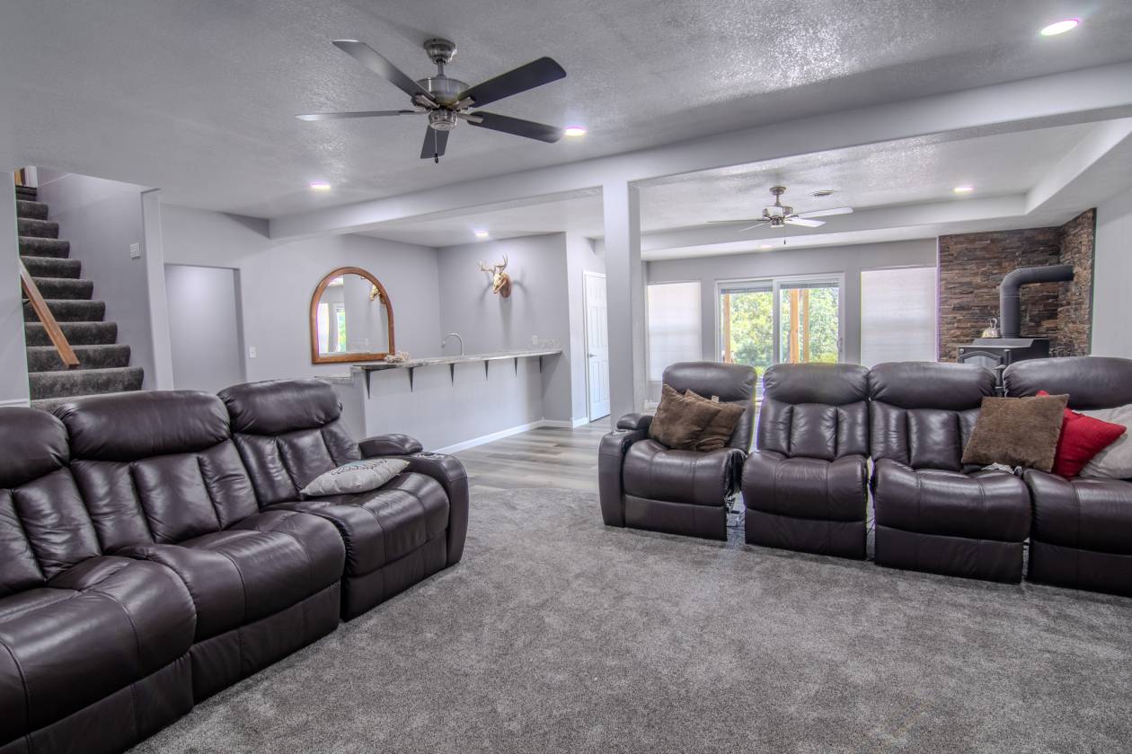 Luxury secluded home, 41 acres arena down the road - photo 13