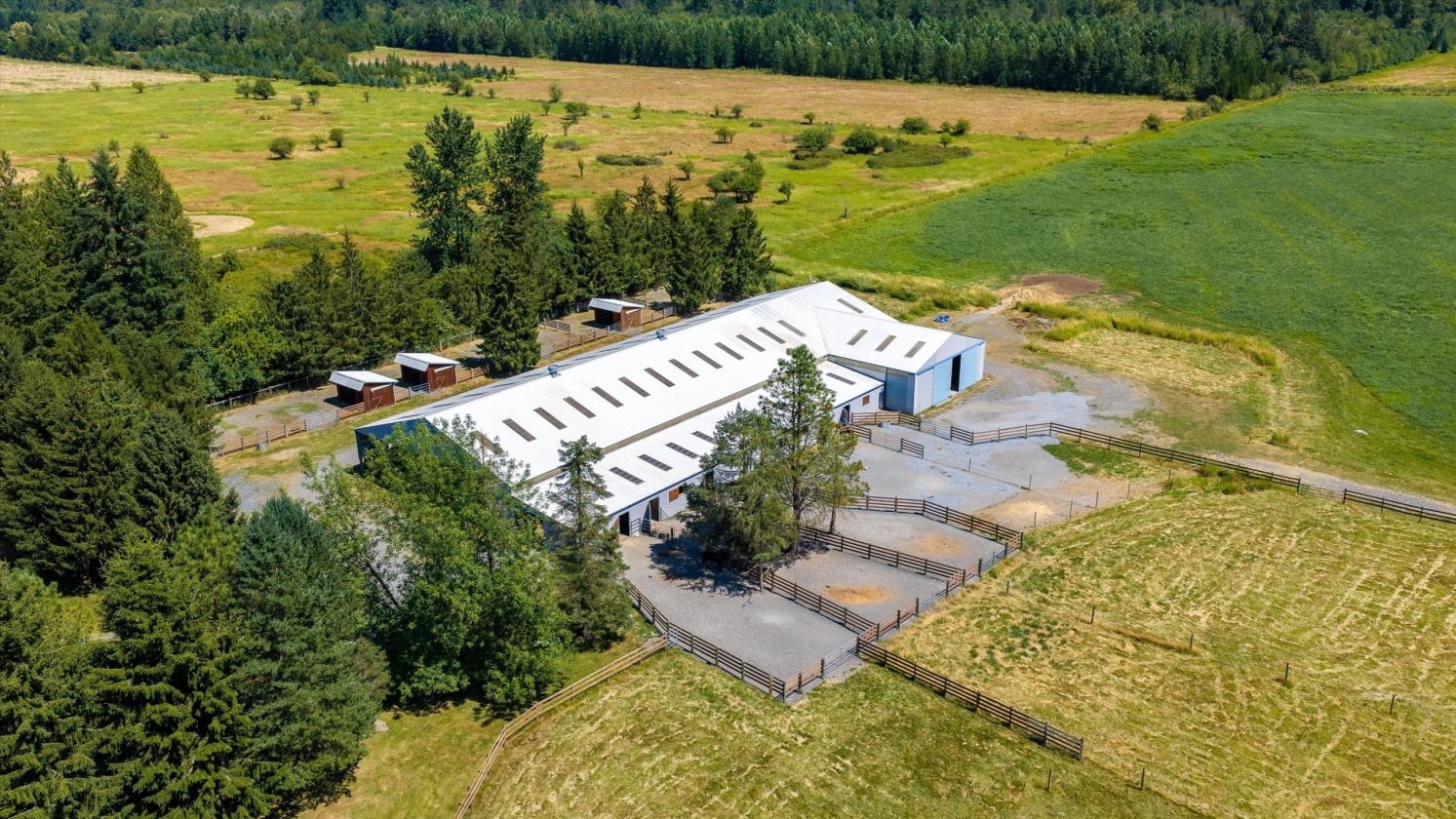 Blue Gate Farm - Equestrian Facility on 35 Acres - photo 3
